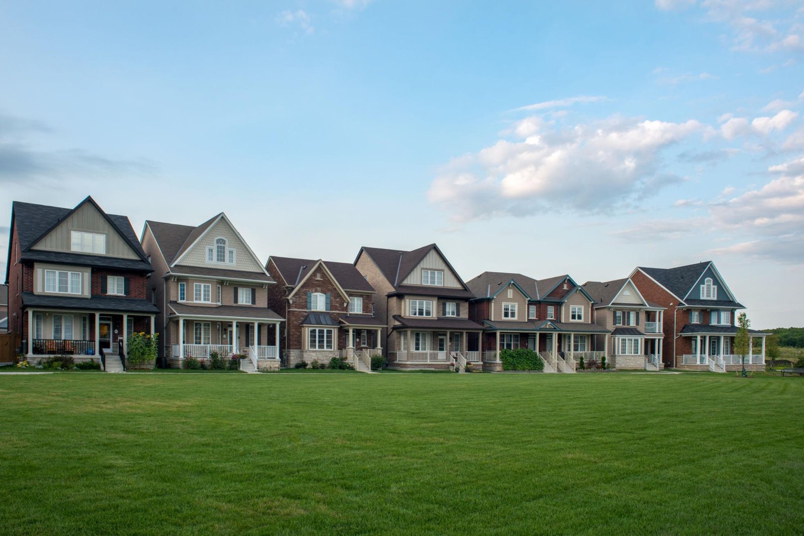 Row of new freehold homes rendering at Humber Station